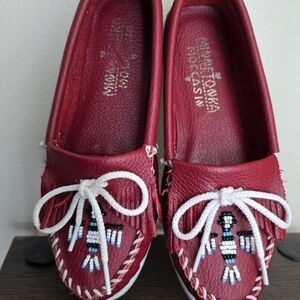 Women's Minnetonka Red Leather Beaded Thunderbird Moccasins Sz 7